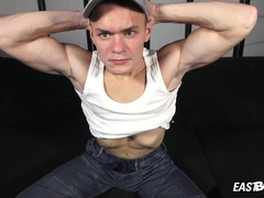 Grizzly heterosexual fellow Mitchel Jacobson solo flexing muscles
