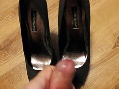 Slut heels get cum