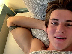 torrid stud jerks off and talks messy