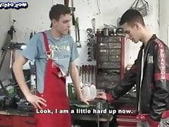 Hot guy pays the mechanic