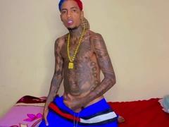 I'M TOTAL OF INSATIABLE THE PICK IS LIKE AN METAL