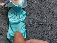 Elsa Frozen figure cum tribute
