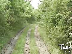 Gay cutie meets a like-minded fucker in the woods