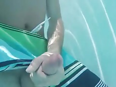 Gozando dentro da piscina