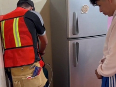 Lo invité a pasar a mi casa y me hizo el amor como si fuera su esposa