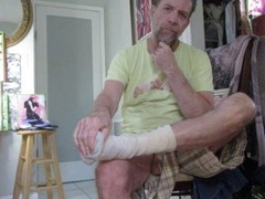 Your burly dude needs your assistance in a hairy domination scene with Hairyartist