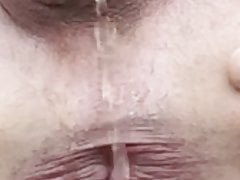 SUPPER CLOSE UP OF ME PEEING ON MY BUTTHOLE