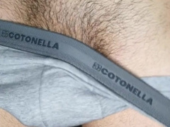 cameriere porco si sega dopo una giornata al ristorante !!