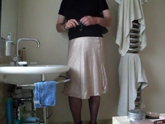 Demurely dressed crossdresser wanking and cumming784