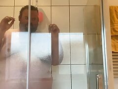 Superchub showering