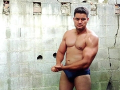 YURI GAÍCHO - BODYBUILDER KINKY AND CUMLOAD
