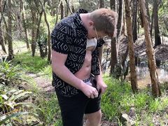 Luis Esteban Pissing