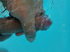 Amusement dans la piscine