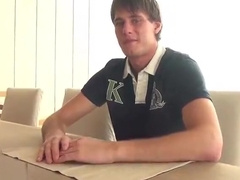 Claude seduce abilmente Marco