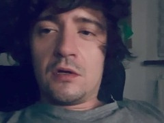 Younng boy jerks off in front of pc