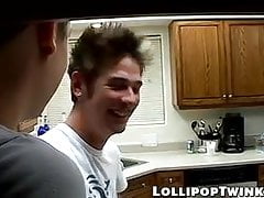 Lollipop loving twink spitroast fucked in threeway
