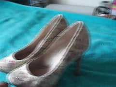 Cumming on Maxi22222's wife used pumps...