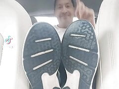 BIGGBUTT2XL SMELLY FEET