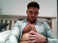 Gorgeous Str8 guy cums on cam #5