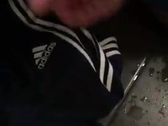 Sborro sulla tuta dell'adidas