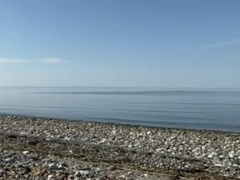 Jacking on beach