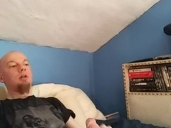 Uber-Cute Stud Decorates His Tee-Shirt in Jism