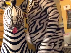 Me Fondling zeeb