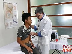 Asian twink barebacks with mature deviant in doctors office
