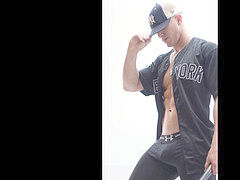 Gay training, locker room, pupfenni