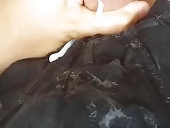 Spritzen auf vollgewixte Shorts