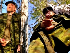 Реальный русский СОЛДАТ на военном задание по-быстрому сливает запасы спермы