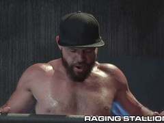 Maschio gay succhia con padrone di pelle e deepthroat gay