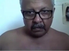 Hot homemade video of a young and fat guy giving a hot handjob to a young and fat babe