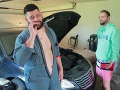 Fat guy, gay bear, grindr hookup