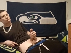 Garoto Fofo Batendo Punheta Em Seu Pau Grande E Grosso!!!