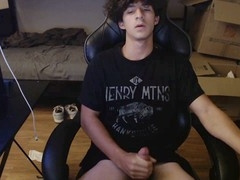 Straight college freshman explores his new dorm