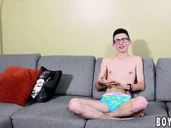 insane cock dicksucker Cameron Hilander has a killer solo show
