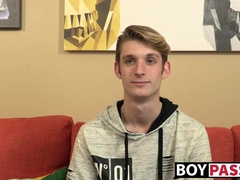 Twink beauty Chris Tucker wanks off hard after interview