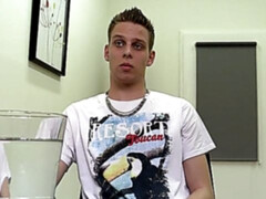 Dude spreads his legs for a hard cock in HD