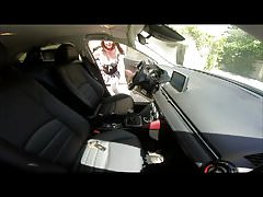 Diana en voiture
