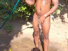 Bathing and cooling my immense huge jiggly wood