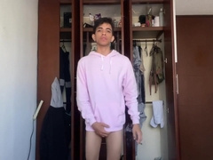 Muscled Guy Has A Big Pack Between His Legs