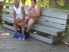 Gordito se la mete a abuelo en publico 3