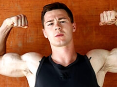 Shredded solo guy Mason Skyy jerks his cock