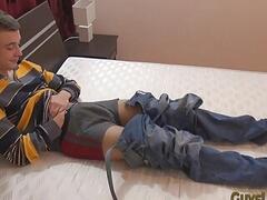 Uncircumcised dude cums solo