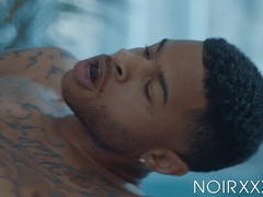 Black jock Leon Reddz cums while Dante Colle anal pounds him