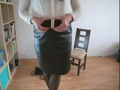 Amateur tranny doing stripteas after christmas shopping 7