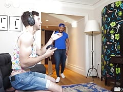 Broke Gaymer Twink Lets Delivery Guy Drill His Butthole