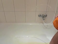 Orange & gold enjoyment in the bath