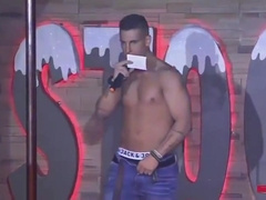 Mamada entre negros y pasarela de chicos guapos